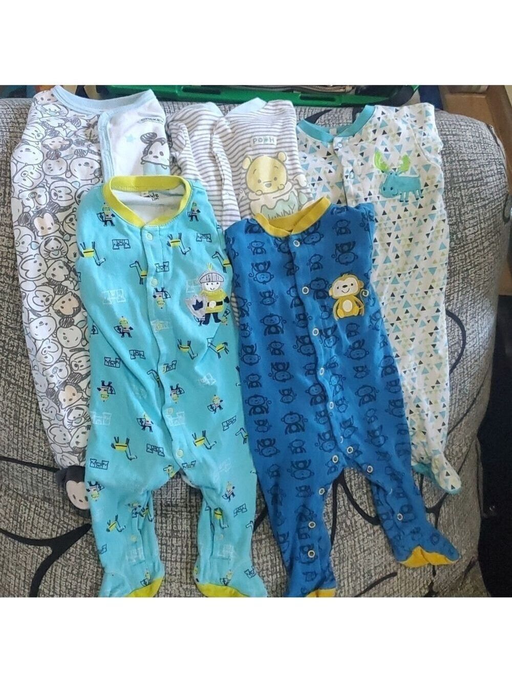 Babies 1 piece footed pjammas/sleepers/onesie size 12 months